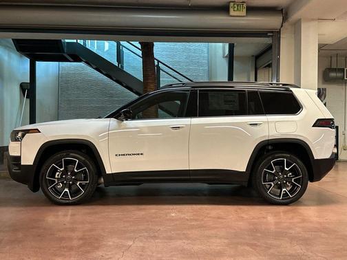 Bright White Clearcoat 2026 Jeep Cherokee Overland