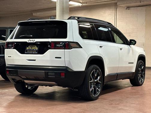 Bright White Clearcoat 2026 Jeep Cherokee Overland