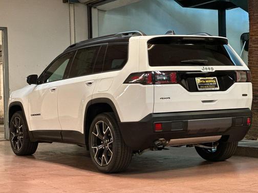 Bright White Clearcoat 2026 Jeep Cherokee Overland