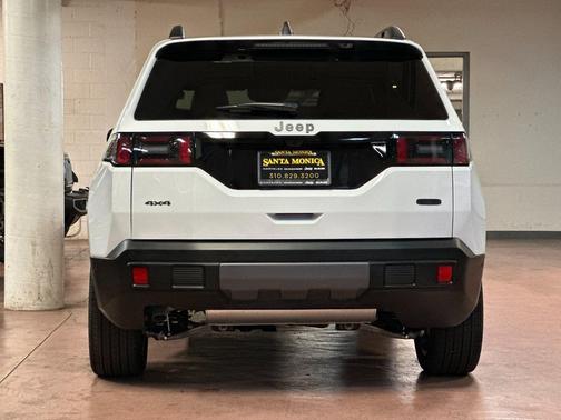 Bright White Clearcoat 2026 Jeep Cherokee Overland