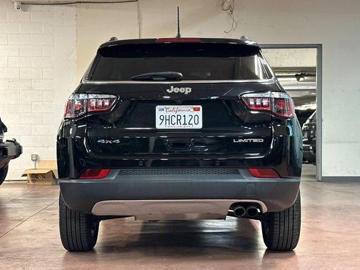 Diamond Black Crystal Pearlcoat 2021 Jeep Compass Limited