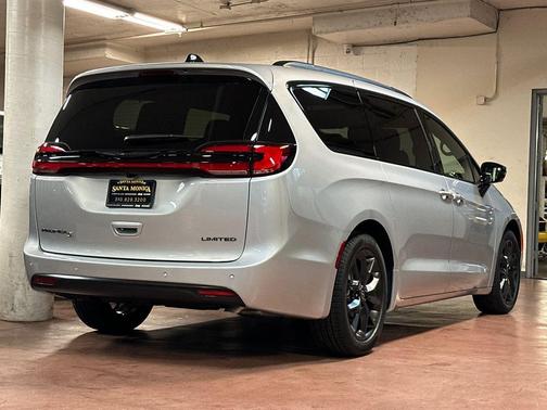 2026 Chrysler Pacifica Limited