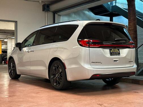 2026 Chrysler Pacifica Limited