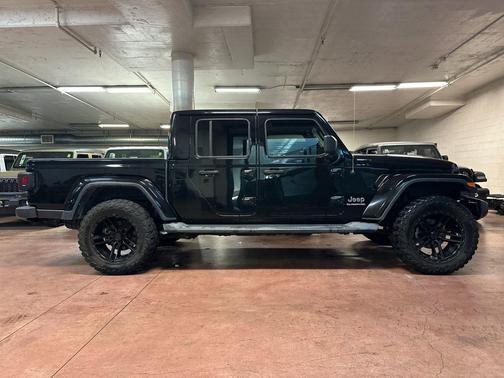 Black Clearcoat 2021 Jeep Gladiator Overland