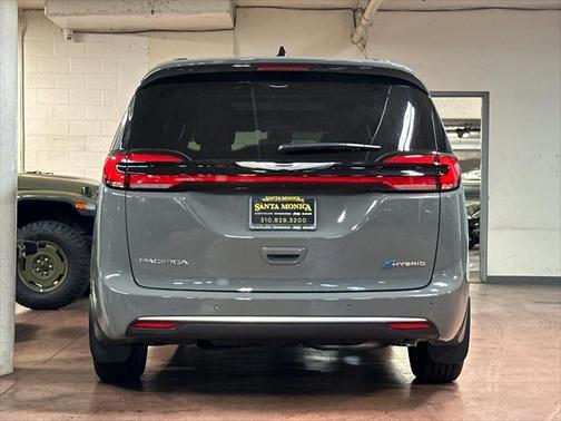 2025 Chrysler Pacifica L