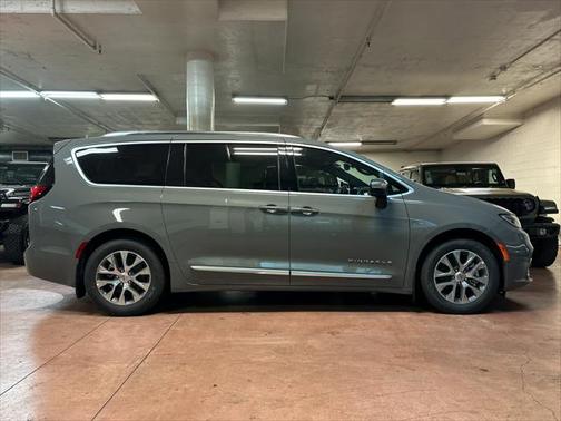 2025 Chrysler Pacifica L