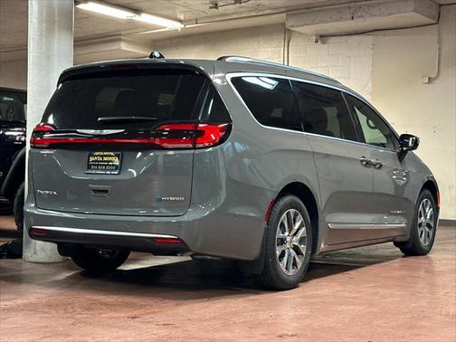 2025 Chrysler Pacifica L