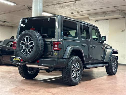2025 Jeep Wrangler 4-Door Sahara 4x4