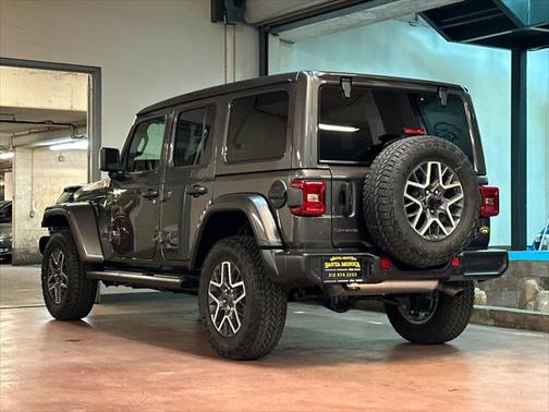 2025 Jeep Wrangler 4-Door Sahara 4x4