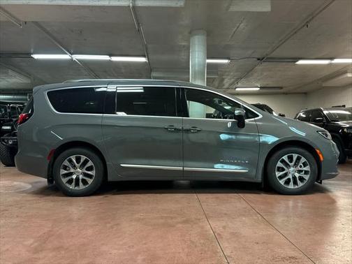 2025 Chrysler Pacifica L