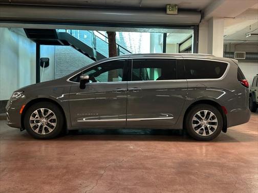 2025 Chrysler Pacifica L