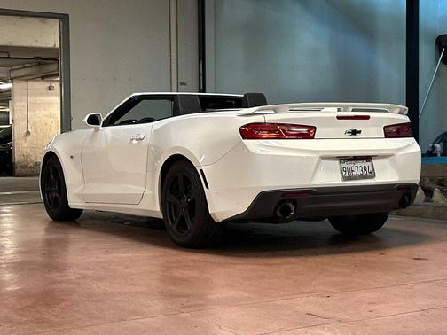 Summit White 2017 Chevrolet Camaro 1LT