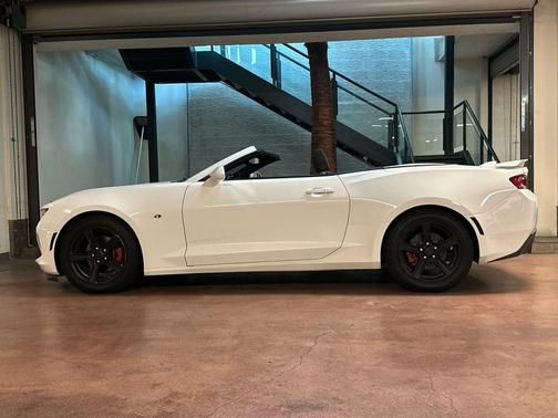 Summit White 2017 Chevrolet Camaro 1LT