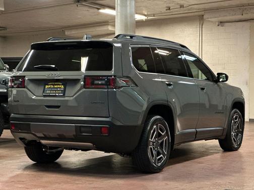 Sting-Gray Clearcoat 2026 Jeep Cherokee Limited