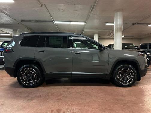 Sting-Gray Clearcoat 2026 Jeep Cherokee Limited