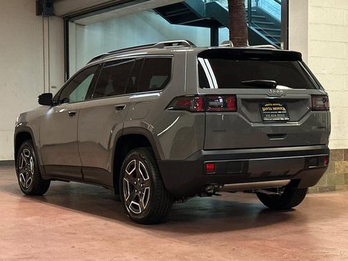 Sting-Gray Clearcoat 2026 Jeep Cherokee Limited