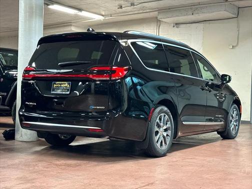 2025 Chrysler Pacifica L