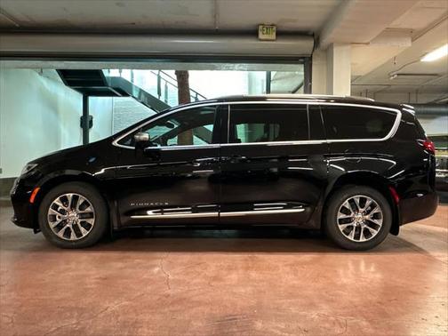 2025 Chrysler Pacifica L