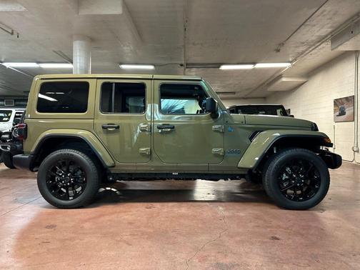 41 2025 Jeep Wrangler 4xe Sahara