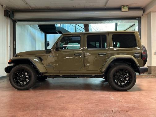 41 2025 Jeep Wrangler 4xe Sahara