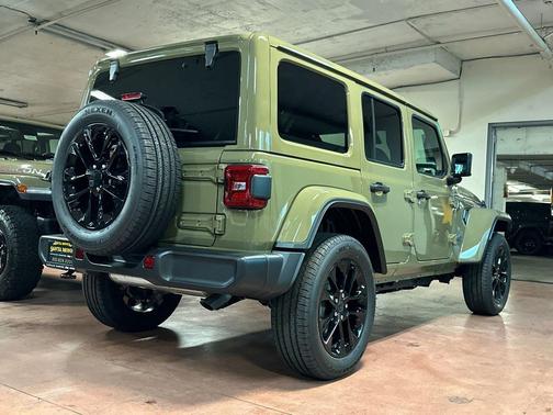 41 2025 Jeep Wrangler 4xe Sahara