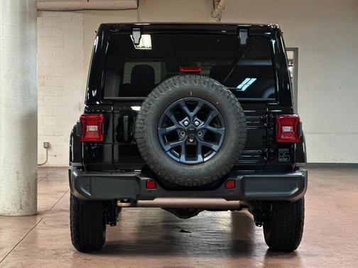 Black Clearcoat 2026 Jeep Wrangler 85th Anniversary
