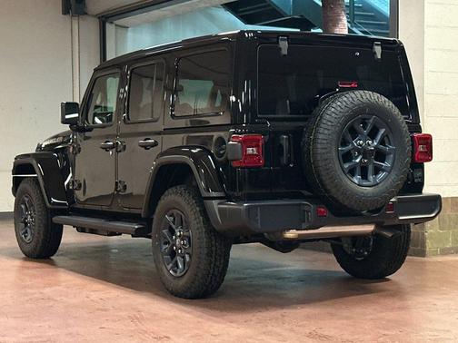 Black Clearcoat 2026 Jeep Wrangler 85th Anniversary