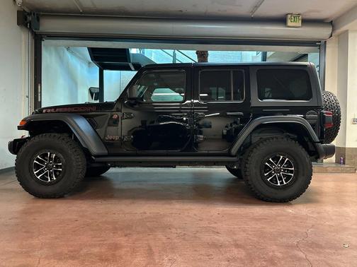 Black Clearcoat 2024 Jeep Wrangler Rubicon
