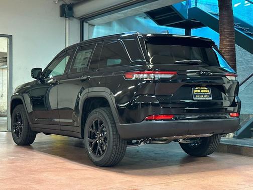 2025 Jeep Grand Cherokee Altitude