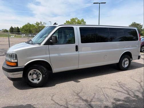Silver Ice Metallic 2018 Chevrolet Express 3500 LT