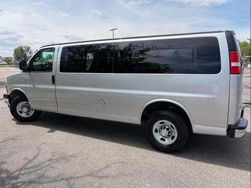 Silver Ice Metallic 2018 Chevrolet Express 3500 LT