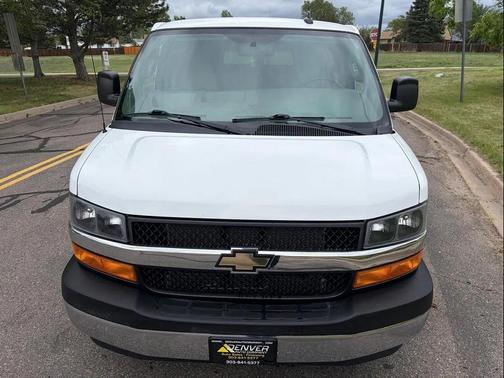 Summit White 2018 Chevrolet Express 3500 LT