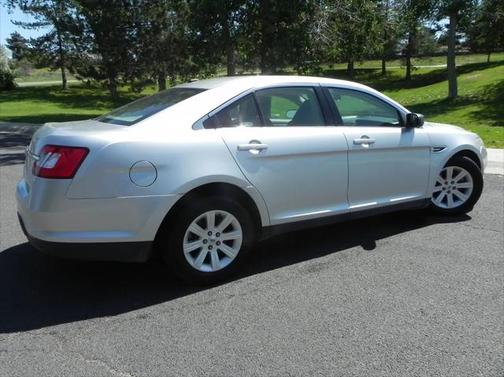 2010 Ford Taurus SE