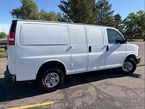 Summit White 2009 GMC Savana 3500 Base