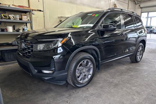Crystal Black Pearl 2024 Honda Passport