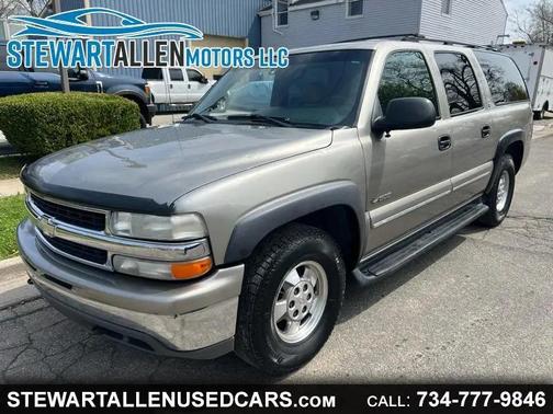 Tan 2000 Chevrolet Suburban 1500