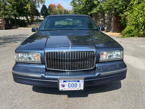 1996 Lincoln Town Car Signature