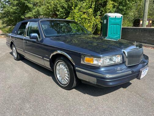 1996 Lincoln Town Car Signature