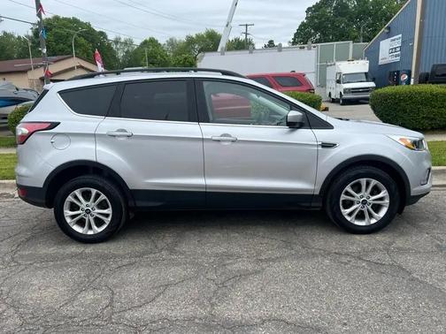 Ingot Silver Metallic 2018 Ford Escape SE