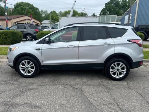 Ingot Silver Metallic 2018 Ford Escape SE