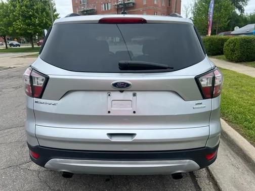 Ingot Silver Metallic 2018 Ford Escape SE