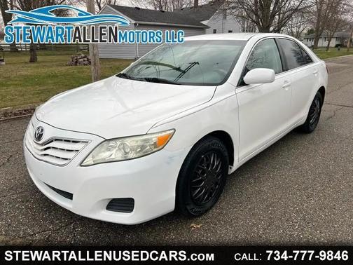 Super White 2011 Toyota Camry LE