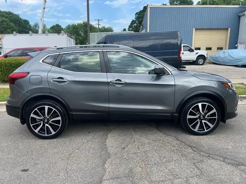 Gun Metallic 2019 Nissan Rogue Sport SL