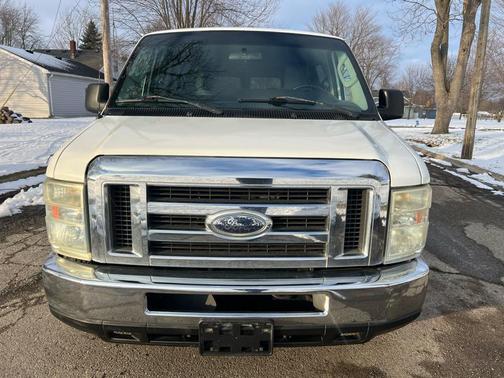 2009 Ford E350 Super Duty XL Wagon