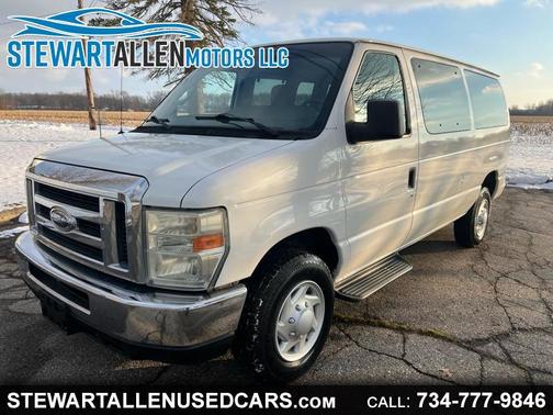 2009 Ford E350 Super Duty XL Wagon