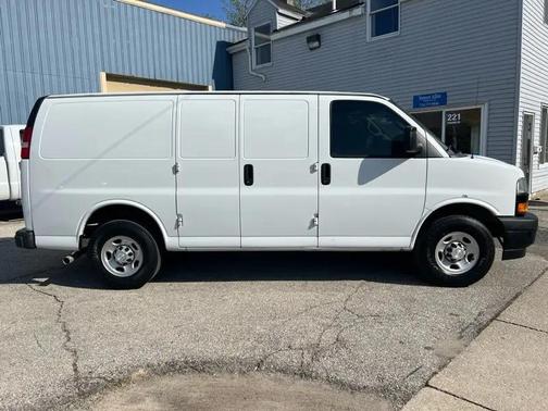 Summit White 2019 Chevrolet Express 2500 Work Van