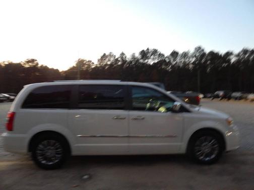 2011 Chrysler Town & Country Limited