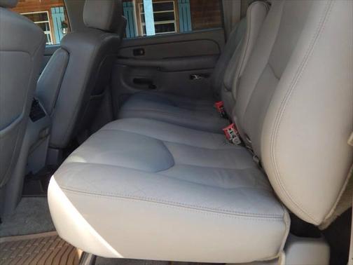 2004 Chevrolet Suburban 1500 LT