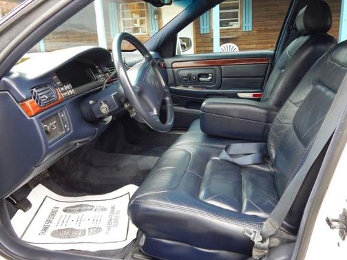 1998 Cadillac DeVille Base