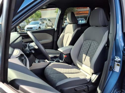 2025 Subaru Forester Base